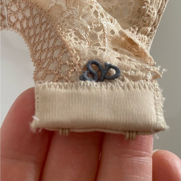 Simone Perele Caresse 3D plunge bra. - Picture 9 of 10